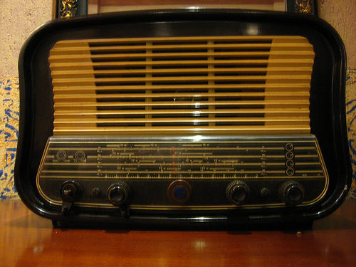http://www.radiofono.gr/files/images/oldradio.jpg